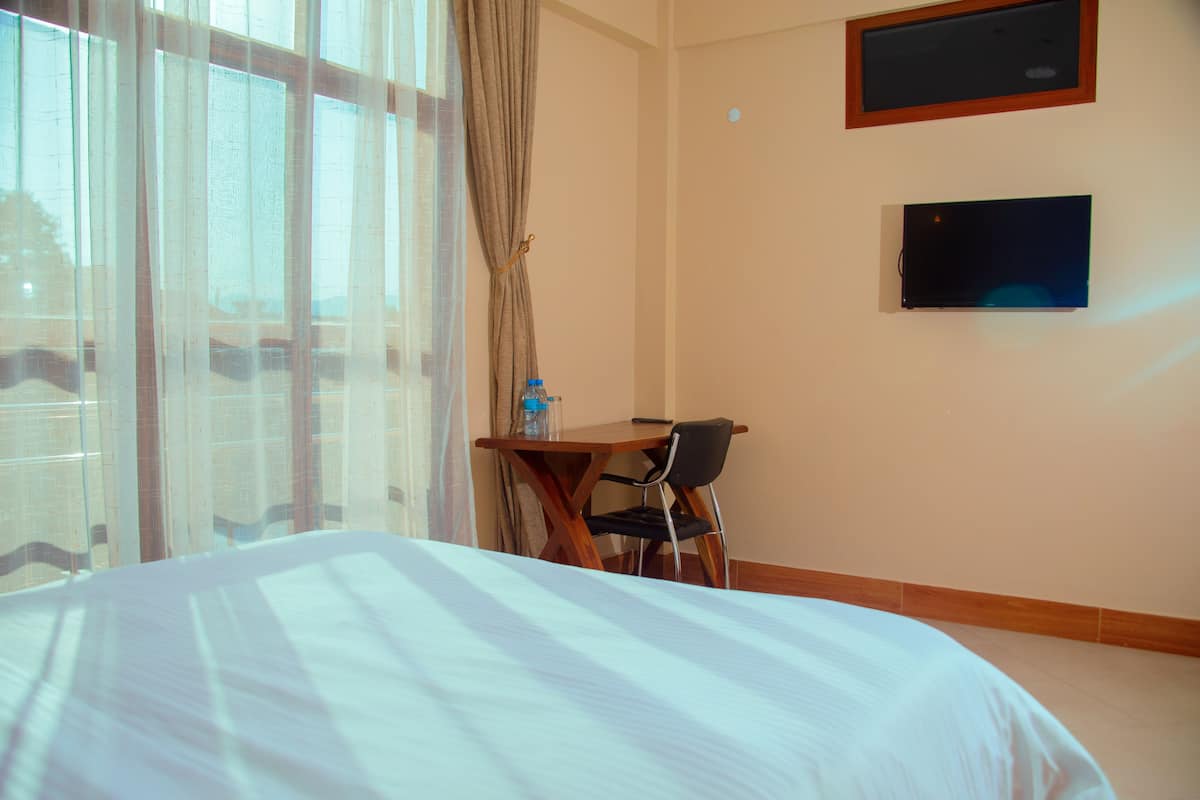Standaard tweepersoonskamer | 1 slaapkamer, een bureau, een laptopwerkplek, gratis wifi