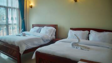 1 bedroom, desk, laptop workspace, free WiFi