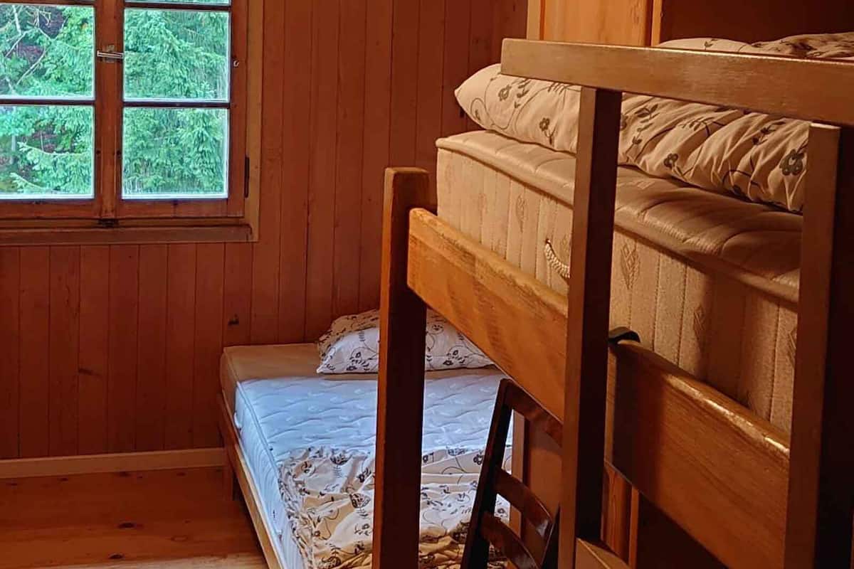 Basic Triple Room, 1 Bedroom, Non Smoking, Mountainside | Travel cot, bed sheets
