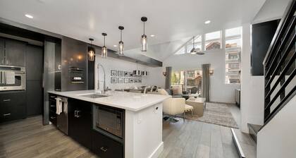 Blue Mesa 2 | TRUE Ski In/Out + Rooftop Hot Tub Access 3Bd, 3Ba Sleeps 8 -12