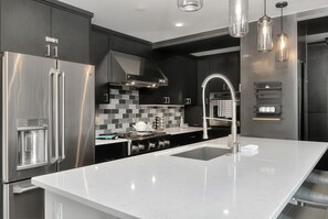 Fridge, microwave, oven, stovetop - Blue Mesa 2 | TRUE Ski In/Out + Rooftop Hot Tub Access 3Bd, 3Ba Sleeps 8-10 (Telluride)