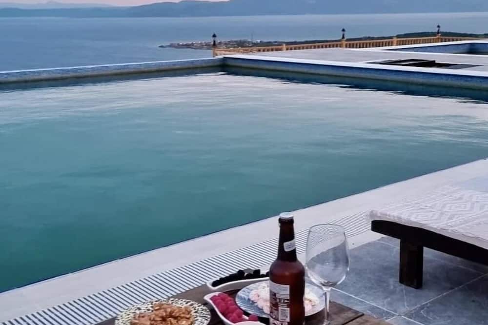 Assos Karadut Taş Otel