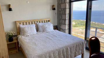 Premium Quadruple Room | Premium bedding, minibar, individually decorated, desk