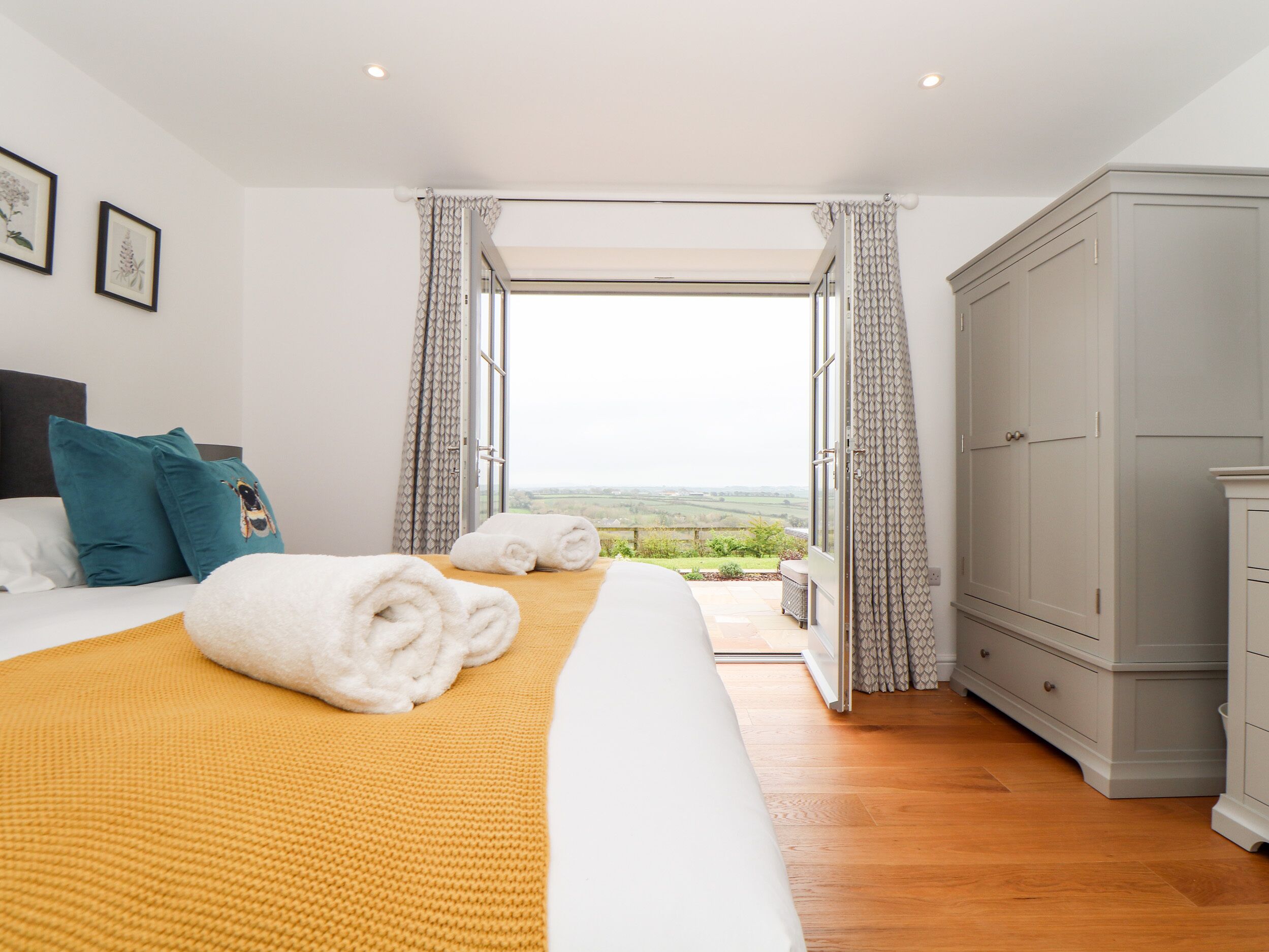 3 Schlafzimmer, individuell dekoriert, individuell eingerichtet