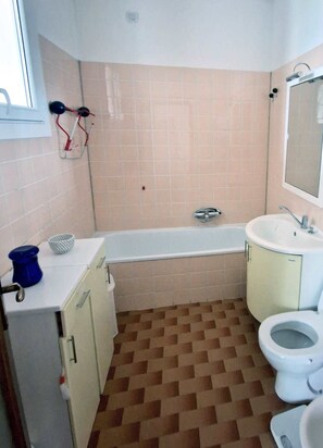 Dusche, Haartrockner, Bidet, Handtücher