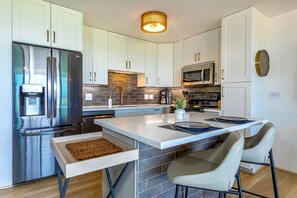 Fridge, microwave, oven, stovetop - Kihei Alii Kai D201 Ocean View 1BR/1BA Escape (Kihei)