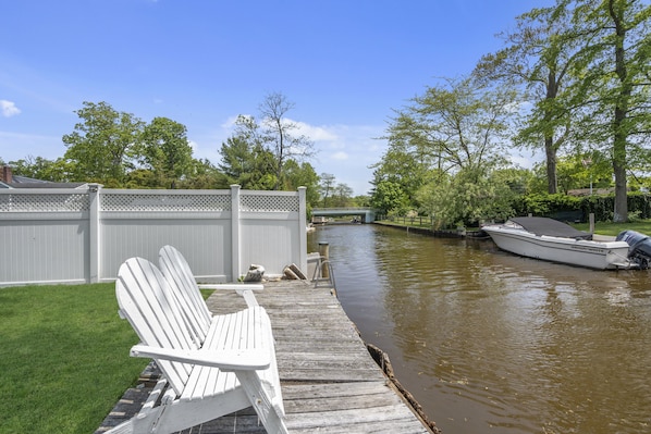 Property grounds - Updated home with canal & hot tub in backyard. Close to everything! (Oakdale)