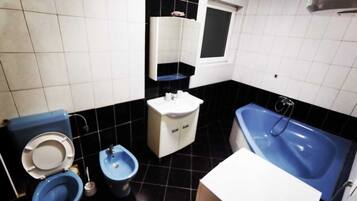 Apartment | Bathroom | Shower, towels