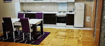 อพาร์ทเม้น 2 ห้องนอนที่น่าตื่นตาในซาราเยโว