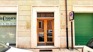 Pintu masuk properti