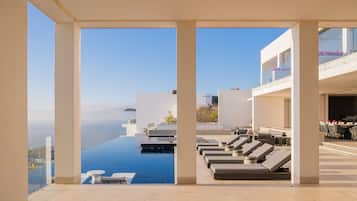 Una piscina infinita, una piscina climatizada