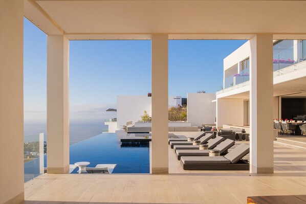 Alberca infinita y alberca climatizada