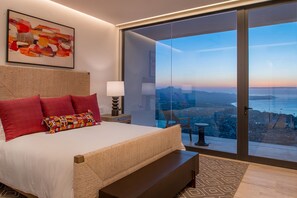 7 Schlafzimmer, Zimmersafe, Schreibtisch, Bügeleisen/Bügelbrett