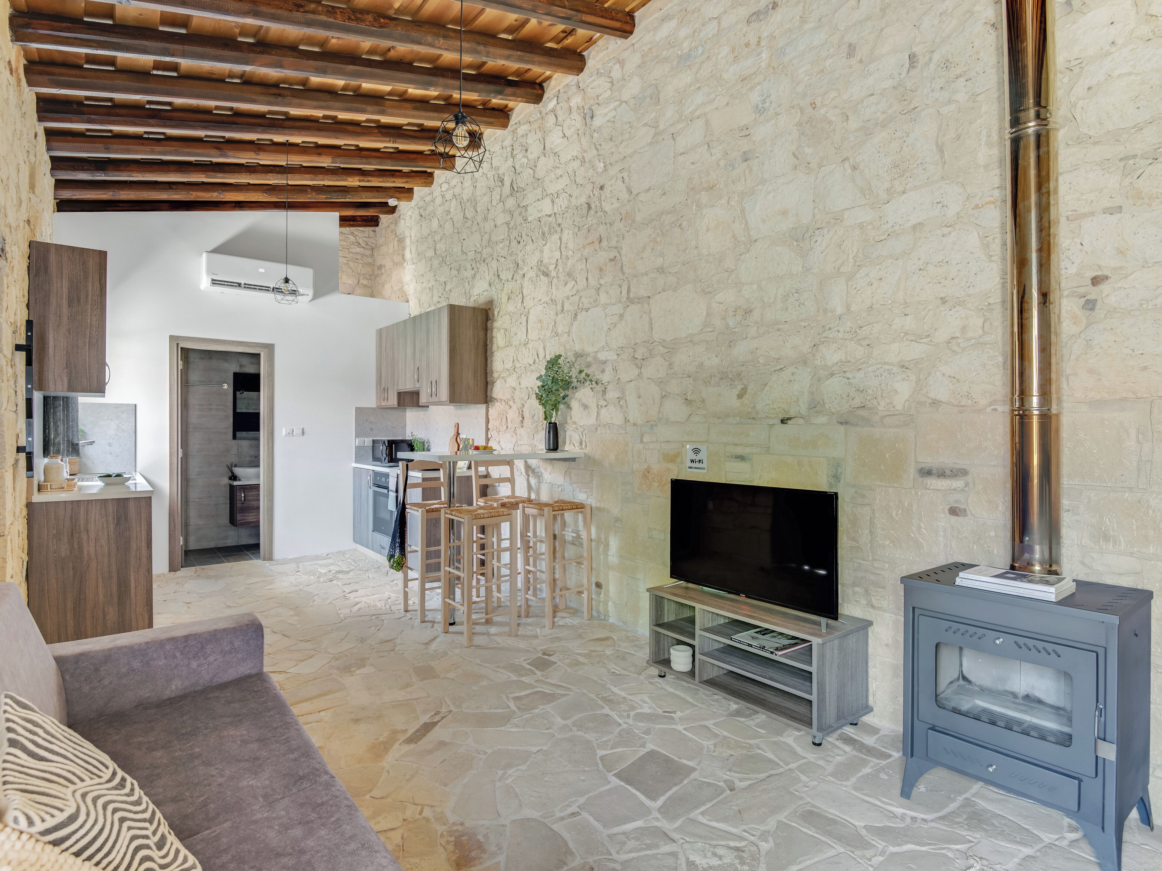 Sanders Andre Marie - Nice Studio w Shared Garden