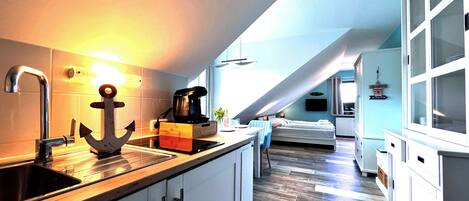 Refrigerador, placa de cocina, cafetera/tetera, tostadora