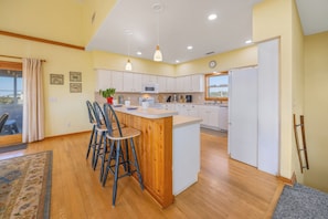 Fridge, microwave, oven, stovetop - Oceanside Frisco Home w/ Hot Tub, Elevator, Game Room, and Nearby Beach Access (Frisco)