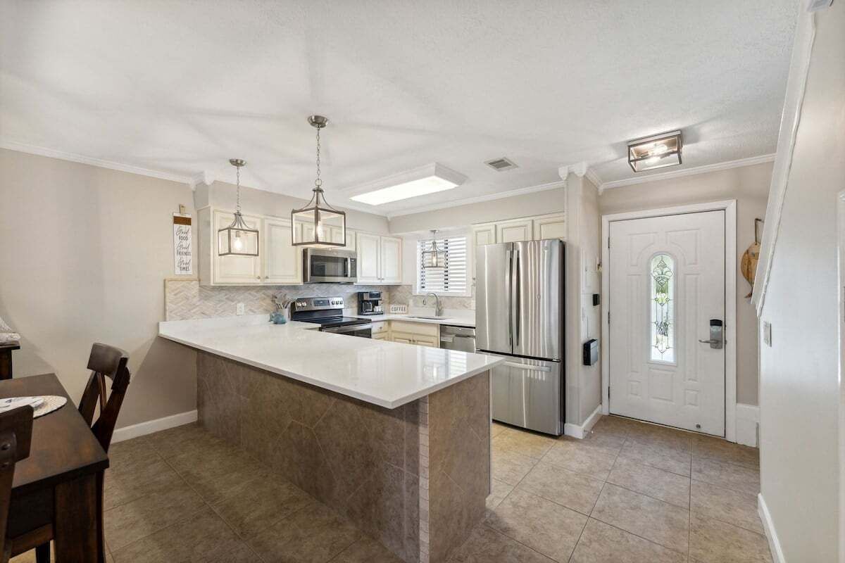 Fridge, microwave, stovetop, dishwasher