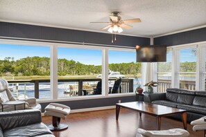 Télévision à écran plat