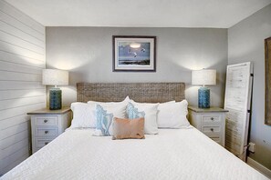 Iron/ironing board, free WiFi, bed sheets - Beautifully updated condo, community pool, private fishing pier! (Port Aransas)