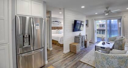 Hidden gem just steps away from the community pool & private fishing pier!