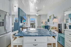 Interior - Come see Bay Tree! Offering some of the best amenities in Port Aransas!  Communi (Port Aransas)