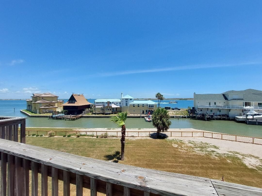 Studio condo, sleeps 4, gorgeous marina and channel views, community pool!