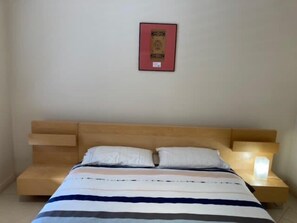 3 chambres, fer et planche à repasser
