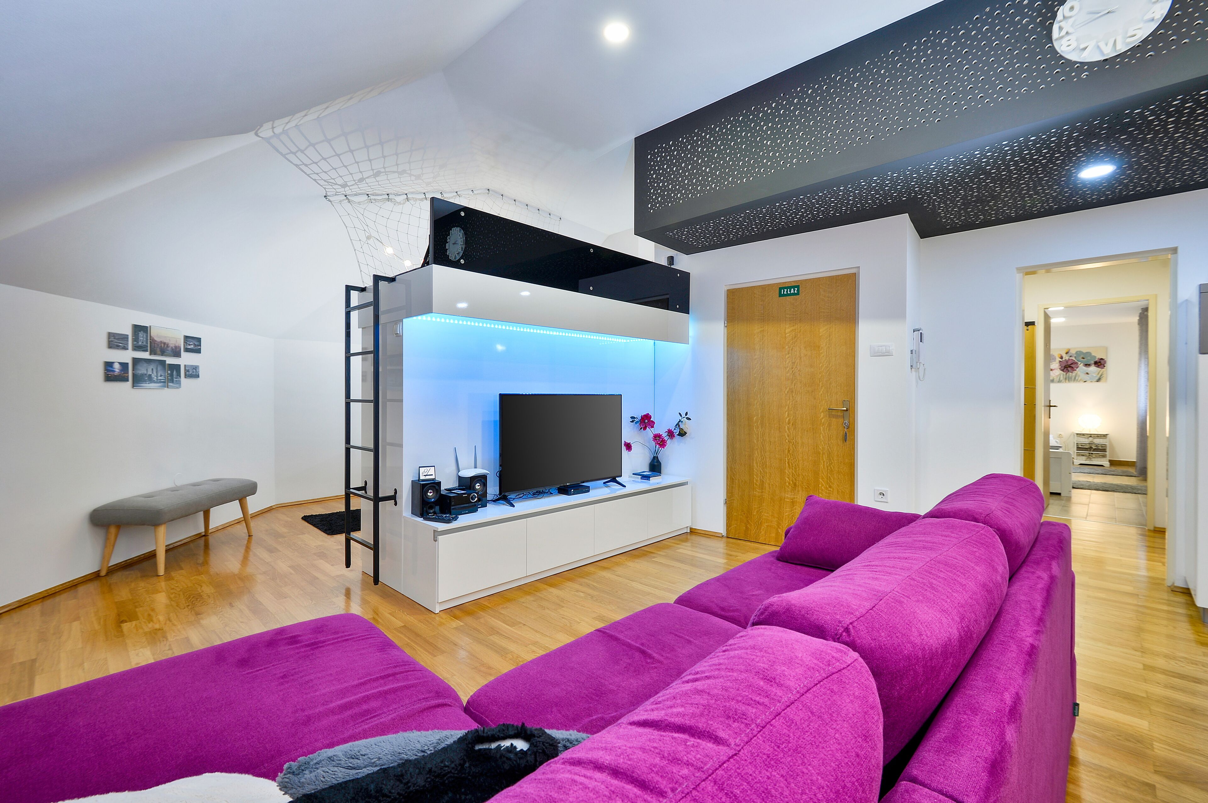 Florica Apartment | Living area | 110-cm Smart TV with digital channels, TV, Netflix