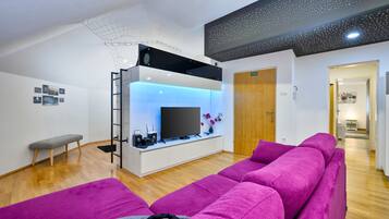 Florica Apartment | Living area | 110-cm Smart TV with digital channels, TV, Netflix