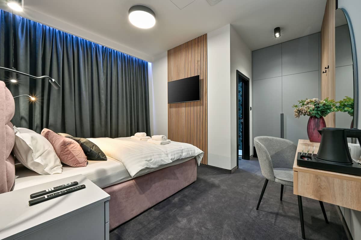 Romantic Room 003 | 1 slaapkamer, een kluis op de kamer, individueel gedecoreerd