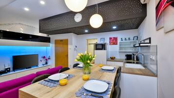 Florica Apartment | Private kitchen | Electric kettle