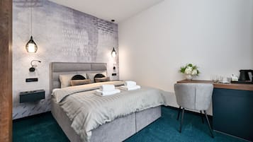 Comfort Room 004 | In-room safe, individually decorated, individually furnished