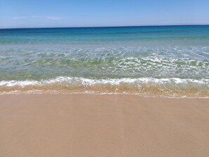 Beach - 2 DOUBLE BEDS, MINI FRIDGE, COFFEE MACHINE, MICROWAVE OVEN, TABLE. (Poggio dei Pini)