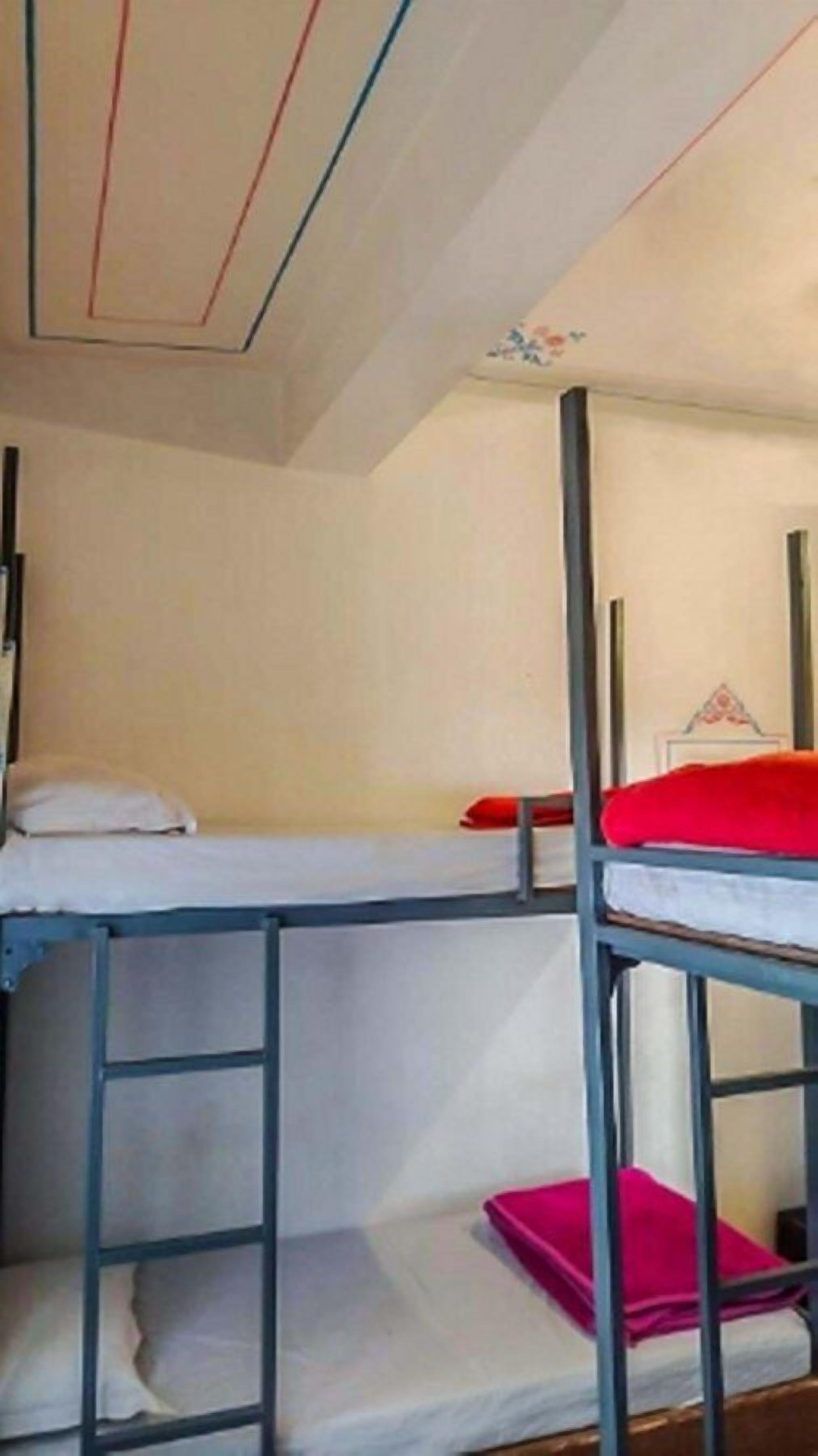 Basic Shared Dormitory | Desk, blackout curtains, soundproofing, free WiFi