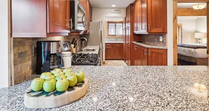 Mopey Moose Hideout: 4BR Breckenridge townhome, mountain views, sleeps 11.