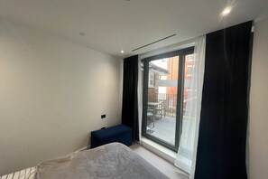 Basic-Apartment, 1 King-Bett und Schlafsofa | 2 Schlafzimmer, Bügeleisen/Bügelbrett, Bettwäsche