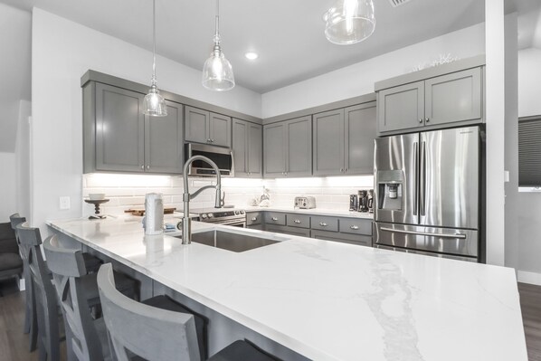 Fridge, microwave, oven, stovetop - 🌊Beach View Studio, Easy Walk to Beach-Sugar Sands Cottage A🌊 (Mexico Beach)