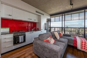 Basic Apartment, 2 Queen Beds | Interior - Stylish 2-bed Apt in Southbank With Parking (Southbank)