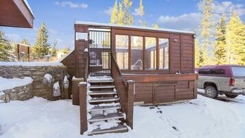 Condo, 2 Bedrooms | Exterior