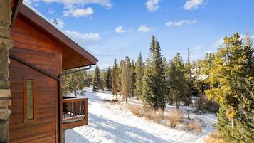 Condo, 2 Bedrooms | Property grounds