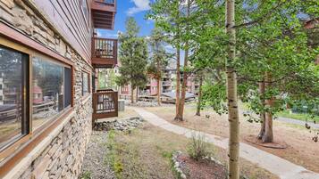 Condo, 2 Bedrooms | Property grounds