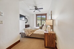 2 bedrooms, iron/ironing board, free WiFi