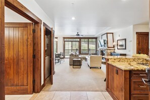 Appart'hôtel, 2 chambres | Cuisine privée | Réfrigérateur, four, cafetière/bouilloire, grille-pain