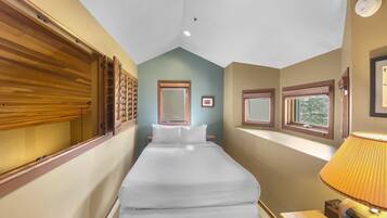 Condo, 3 Bedrooms | 3 bedrooms, free WiFi