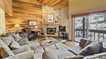 Condo, 3 Bedrooms | Living area