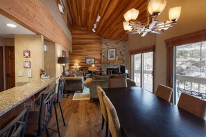 Condo, 3 quartos | Parte interna