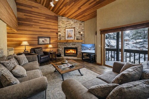 1791 Lakeside Getaway At Deer Valley! Outdoor Heated Pool & Hot Tubs! 2 Bedroom Condo by RedAwning