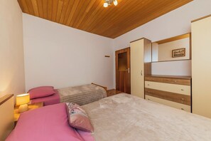 3 Schlafzimmer, Bügeleisen/Bügelbrett, WLAN, Bettwäsche