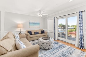 Smart TV - Brass Rail 220 | South Tybee, Easy Access the Sand + Local Fun! (Tybee Island)