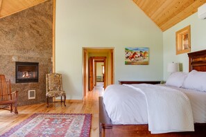 5 عدّة غرف نوم ومكتب وواي فاي مجانًا وملاءات أسرّة